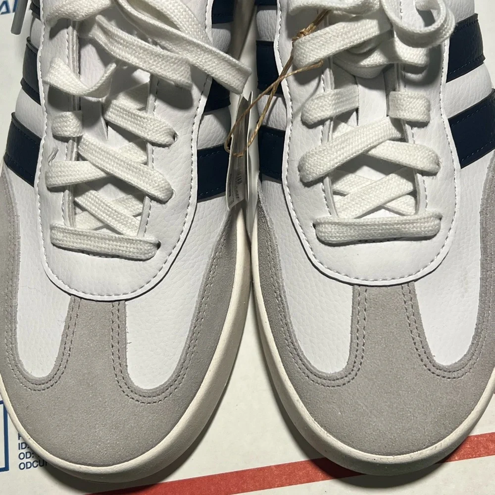 Adidas Barreda Athletic Shoes White Sneaker Blue Stripes Men Size 7 1/2 W 8 1/2